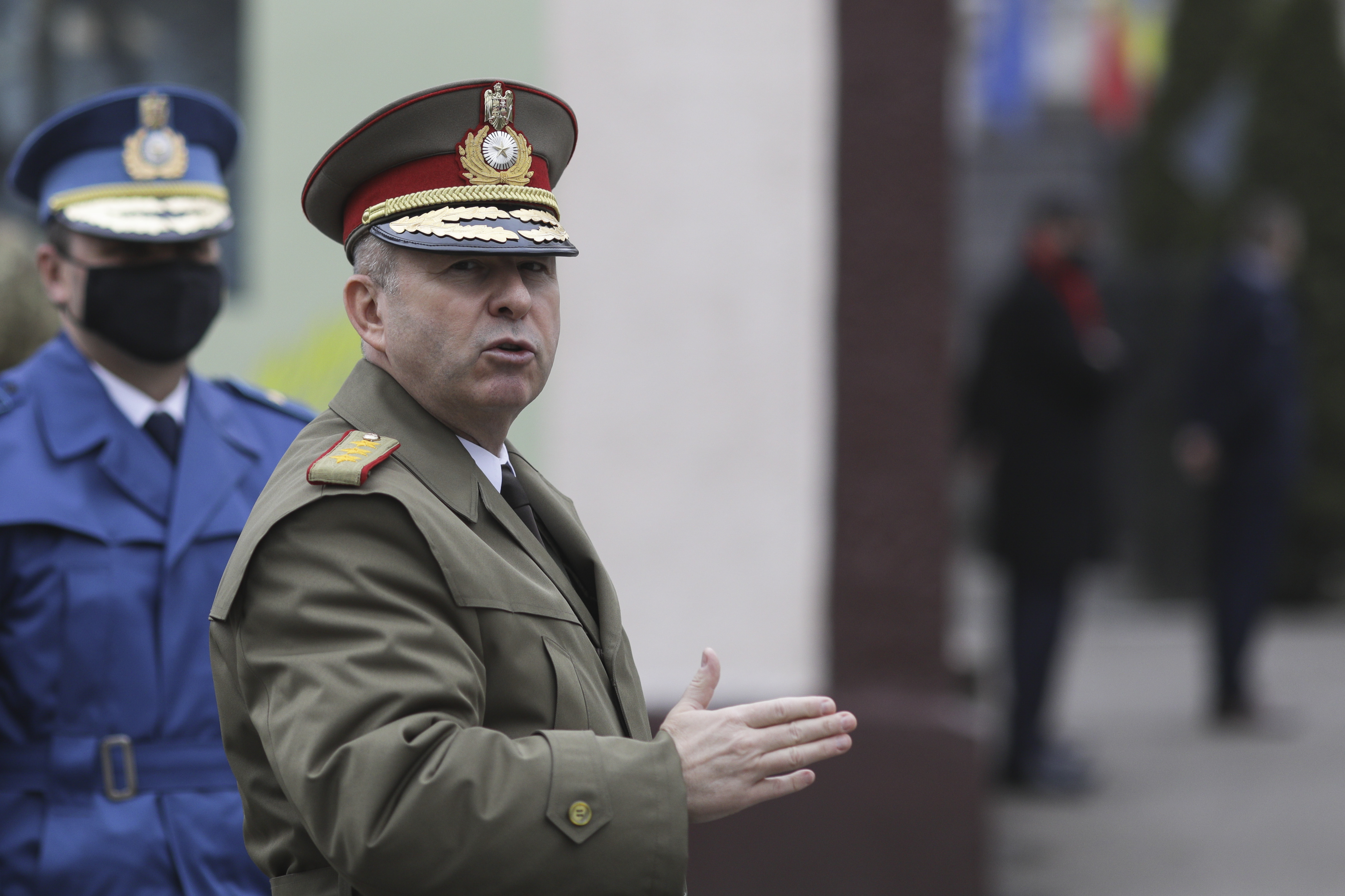 Operațiunea „Locul de veci cu anticipație”. Generalul Zisu, anchetat într-un nou dosar de corupție la cimitirul Ghencea