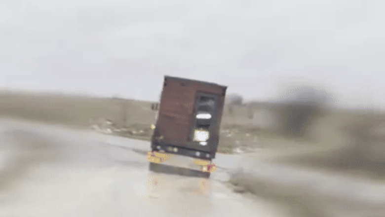 VIDEO  Cum au camuflat ucrainenii dronele cu care au distrus flota nucleară a Rusiei. „Case de-a gata” transportate cu TIR-ul