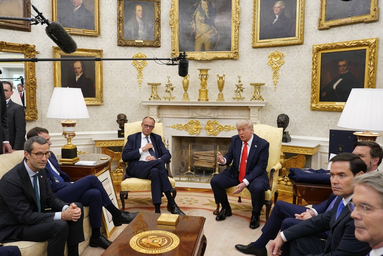 Trump i-a spus lui Merz că e mai bine ca Ucraina și Rusia „să se lupte o vreme”