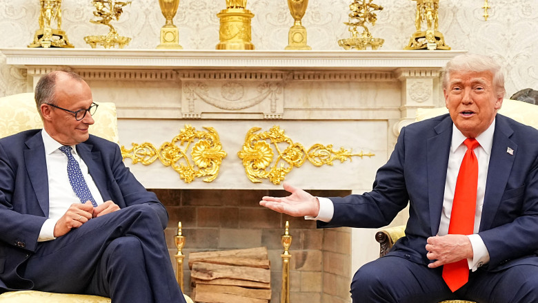 VIDEO  Trump a râs după ce cancelarul german Merz i-a amintit că azi e aniversarea Debarcării din Normandia. „N-a fost o zi bună pentru voi”
