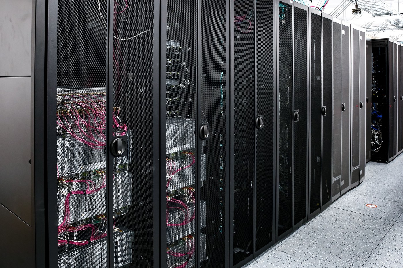 Emisiile indirecte de carbon generate de Amazon, Microsoft, Alphabet şi Meta au crescut cu 150% între 2020 și 2023