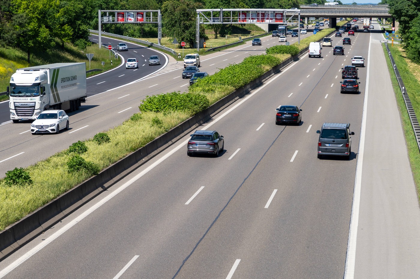 CNAIR scoate la concesiune spații de servicii de pe autostrăzi. Statul ar putea încasa până la 21 de miliarde de lei