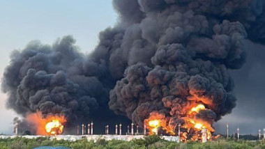 INCENDIU LA RAFINARIE DUPA ATAC UCRAINEAN IN RUSIA