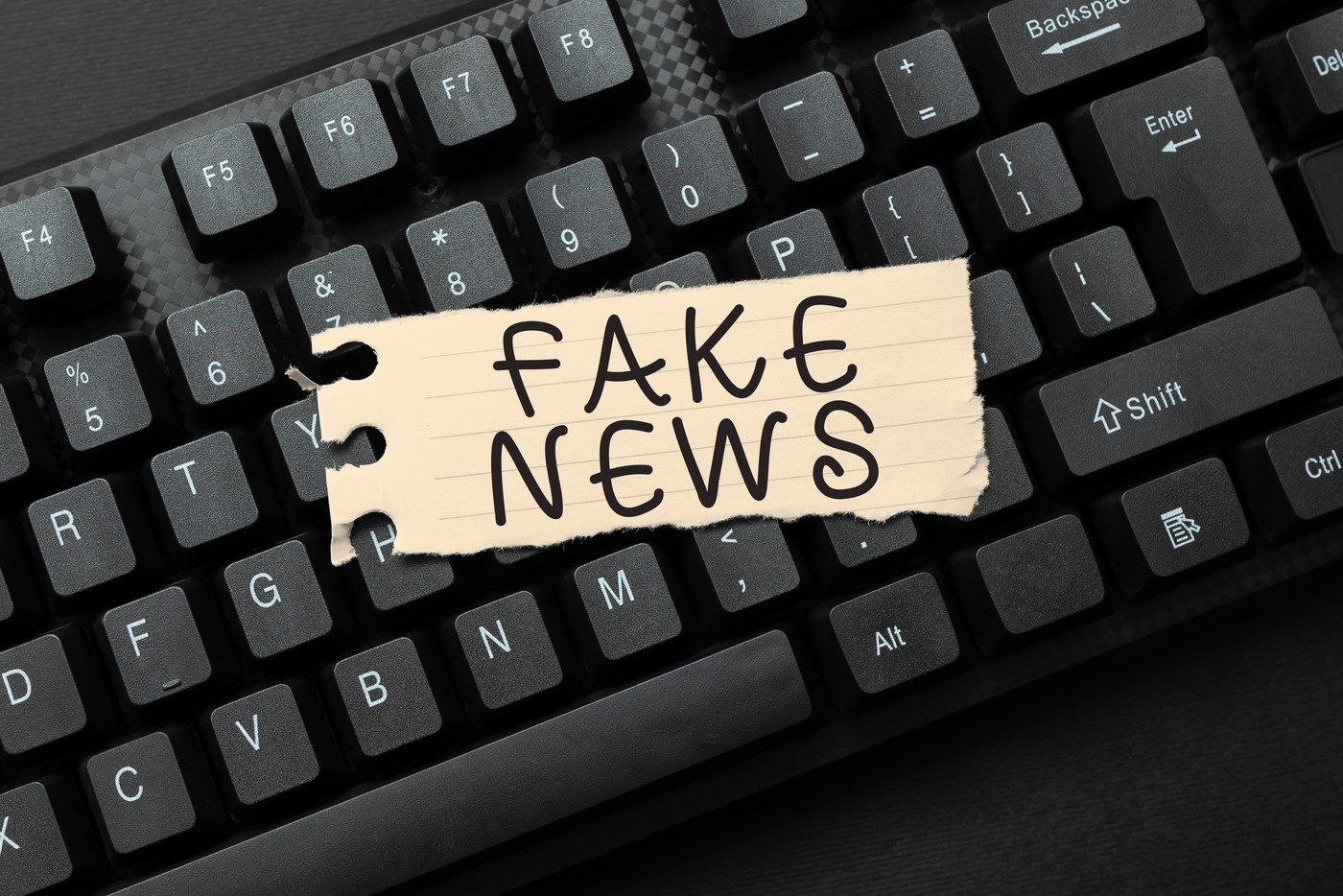 Panică pe rețelele de socializare provocată de fake news că România intră în război din septembrie. Guvernul dezminte