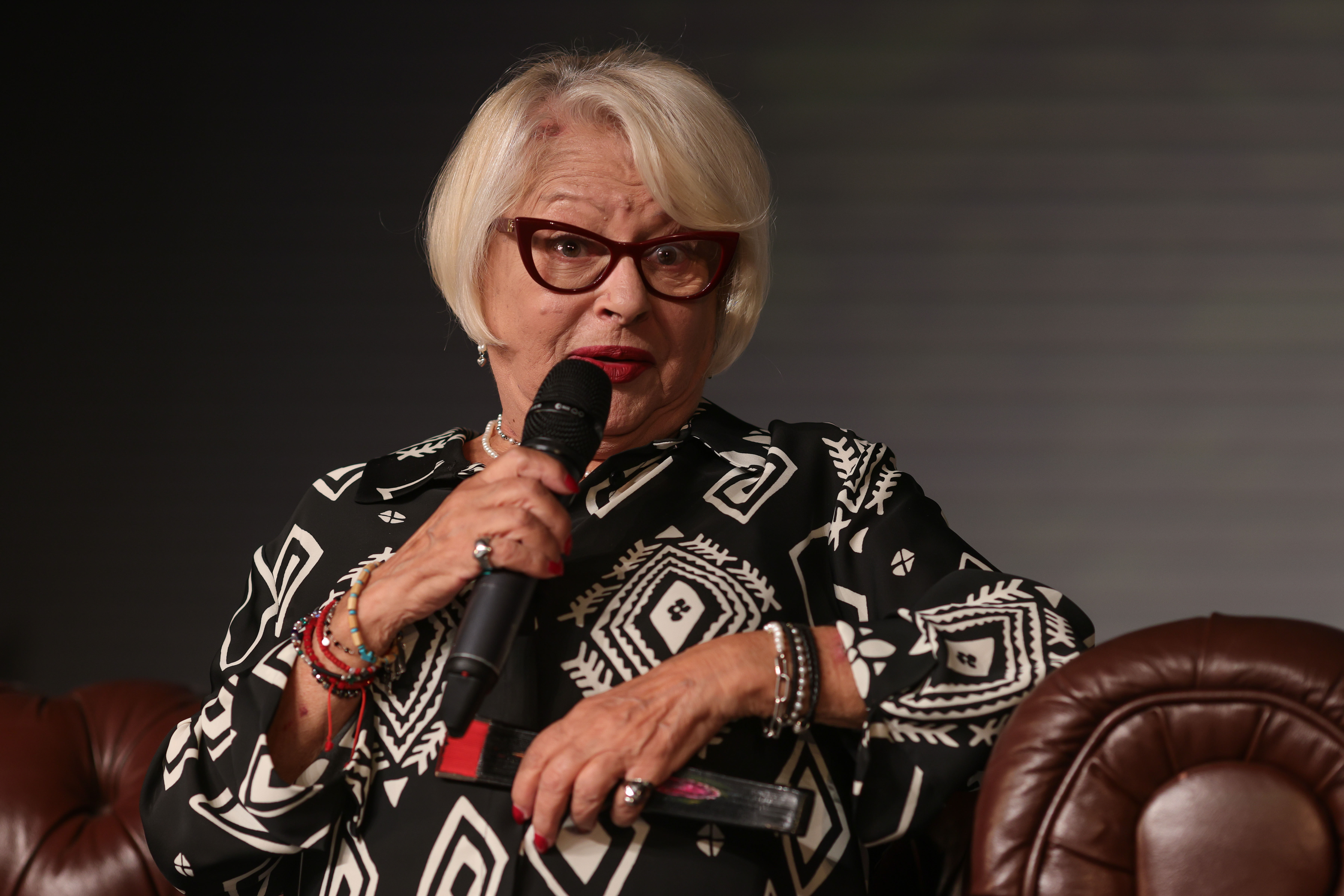 Mirabela Dauer, audiată după ce a primit un mormânt în Cimitirul Ghencea: Generalul Zisu mi-a oferit „cu toată inima” un loc de veci