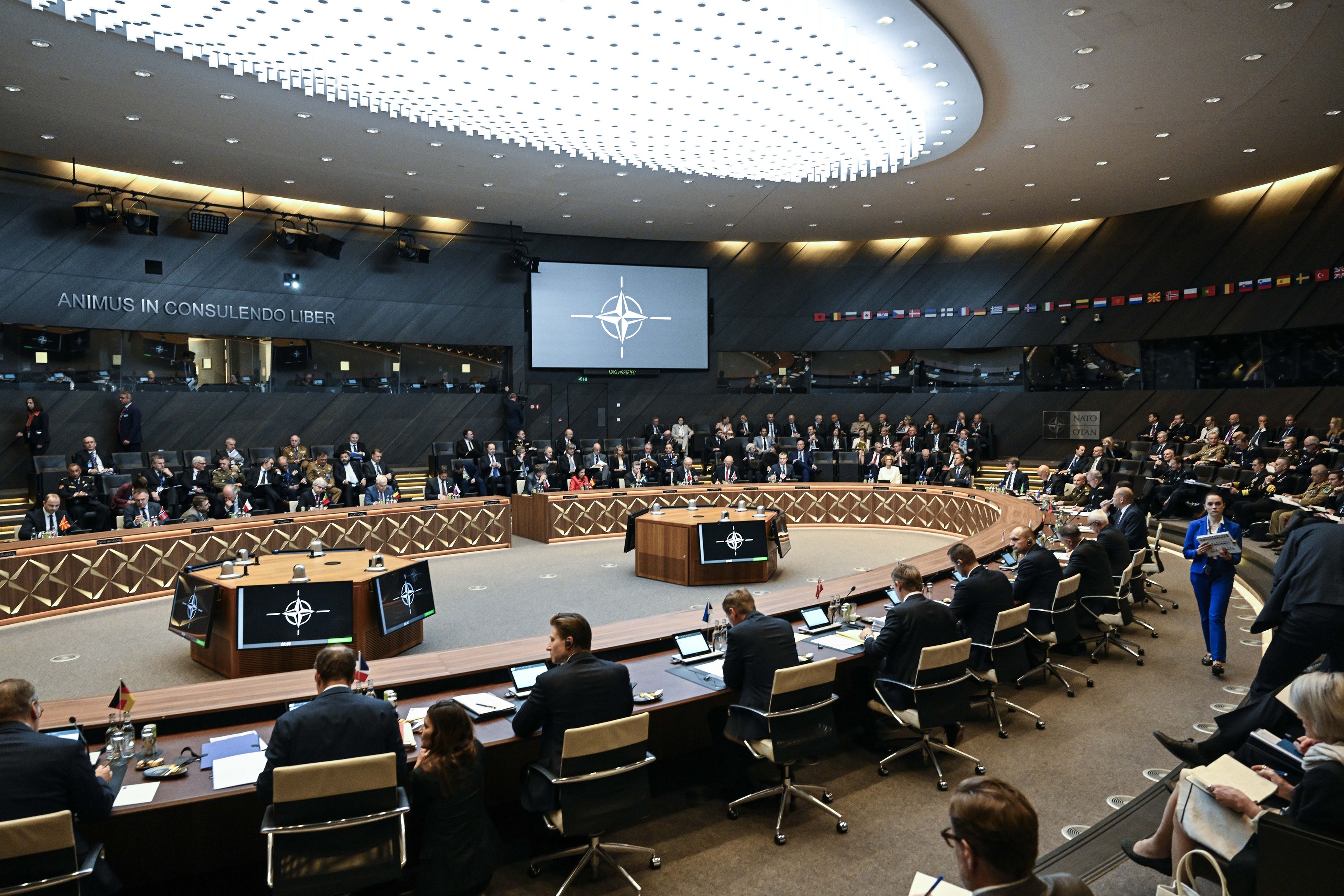 Dilema liderilor NATO: Cum să-l invite pe Zelenski la summitul de la Haga din această lună fără să-l supere pe Donald Trump