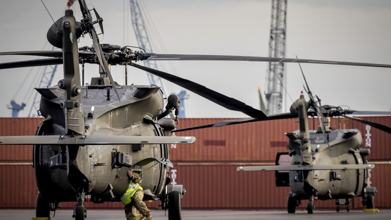 Polonia amână cumpărarea de elicoptere Black Hawk. „Poate că ar trebui să achiziționăm drone”