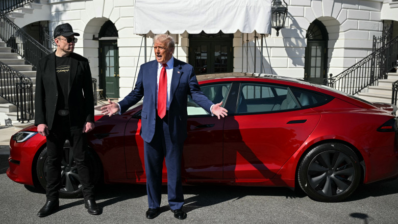 Trump vrea să scape de mașina Tesla pe care și-a cumpărat-o de la Musk, „omul care și-a pierdut mințile”