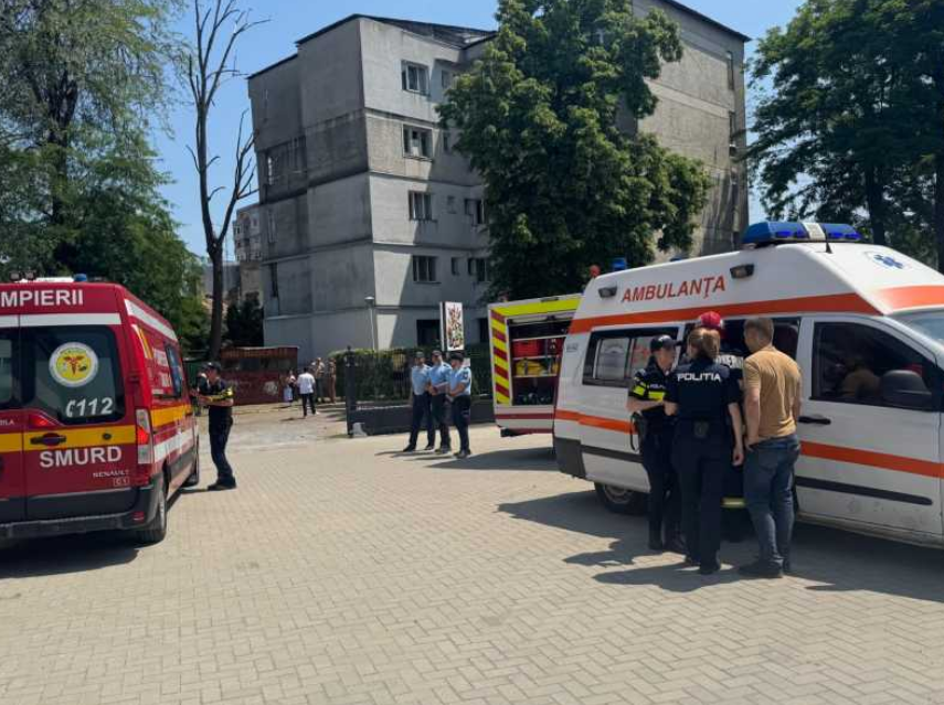 Copii răniți, după ce tavanul unui loc de joacă s-a prăbușit. Doi dintre ei au ajuns la spital