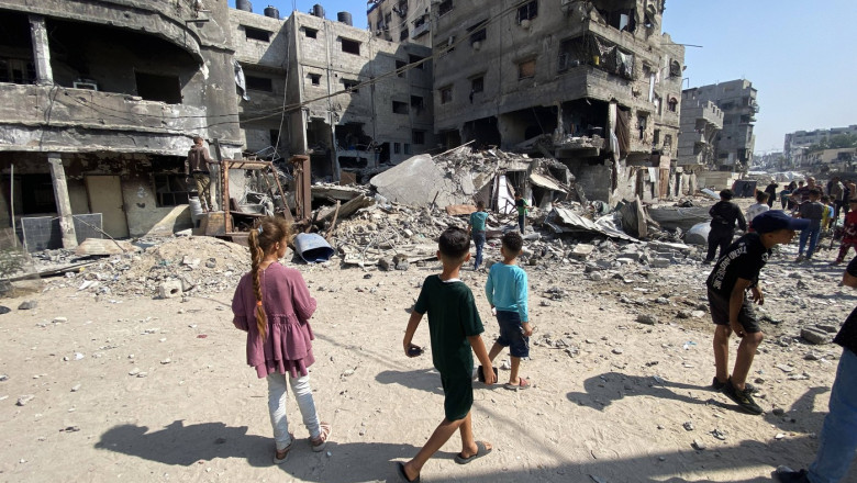 Apărarea civilă din Gaza spune că 36 de oameni au fost uciși de forțele israeliene. Focuri de armă în apropierea unui centru umanitar