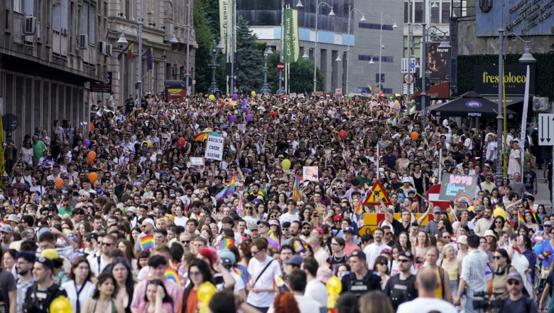 GALERIE FOTO  Jandarmii au dat amenzi de 6.000 lei la marșul Bucharest Pride și evenimentele Pride Park. Trei persoane s-au ales cu dosar penal