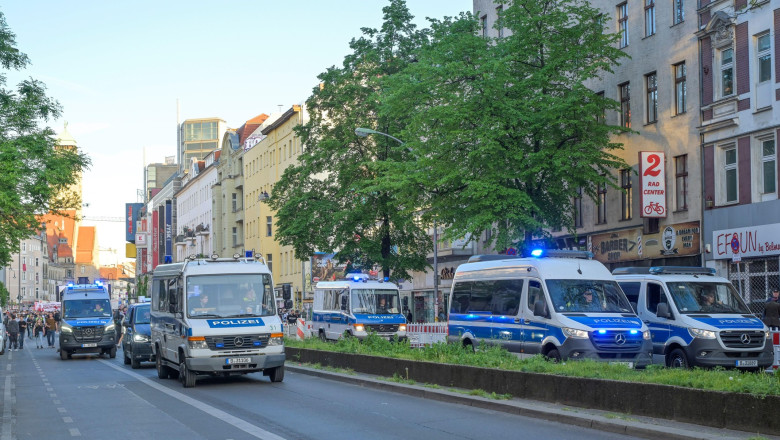O femeie care a atacat doi oameni cu un cuțit în Munchen a fost împușcată de polițiști