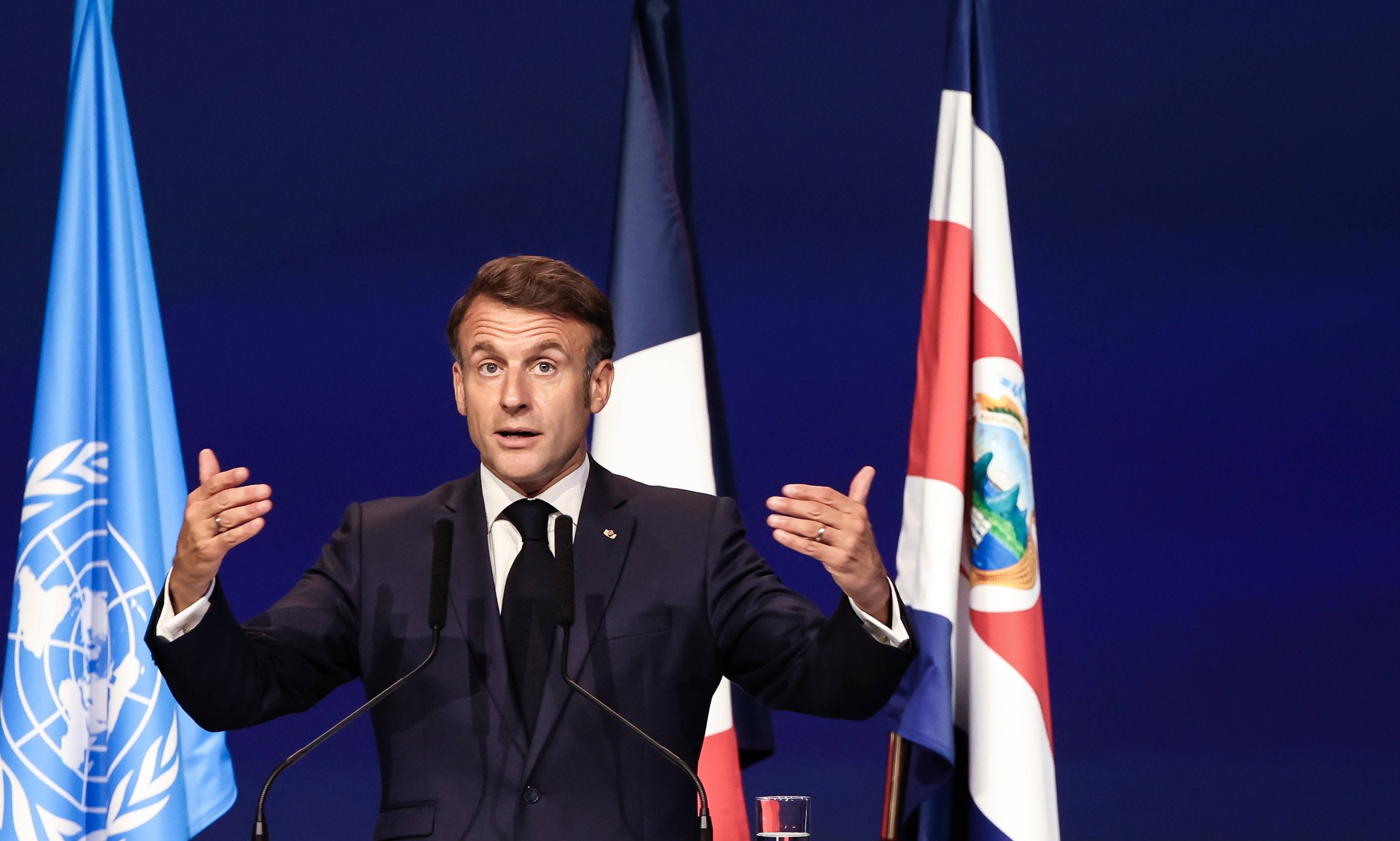 Emmanuel Macron nu exclude organizarea de noi alegeri anticipate în Franța (Politico)