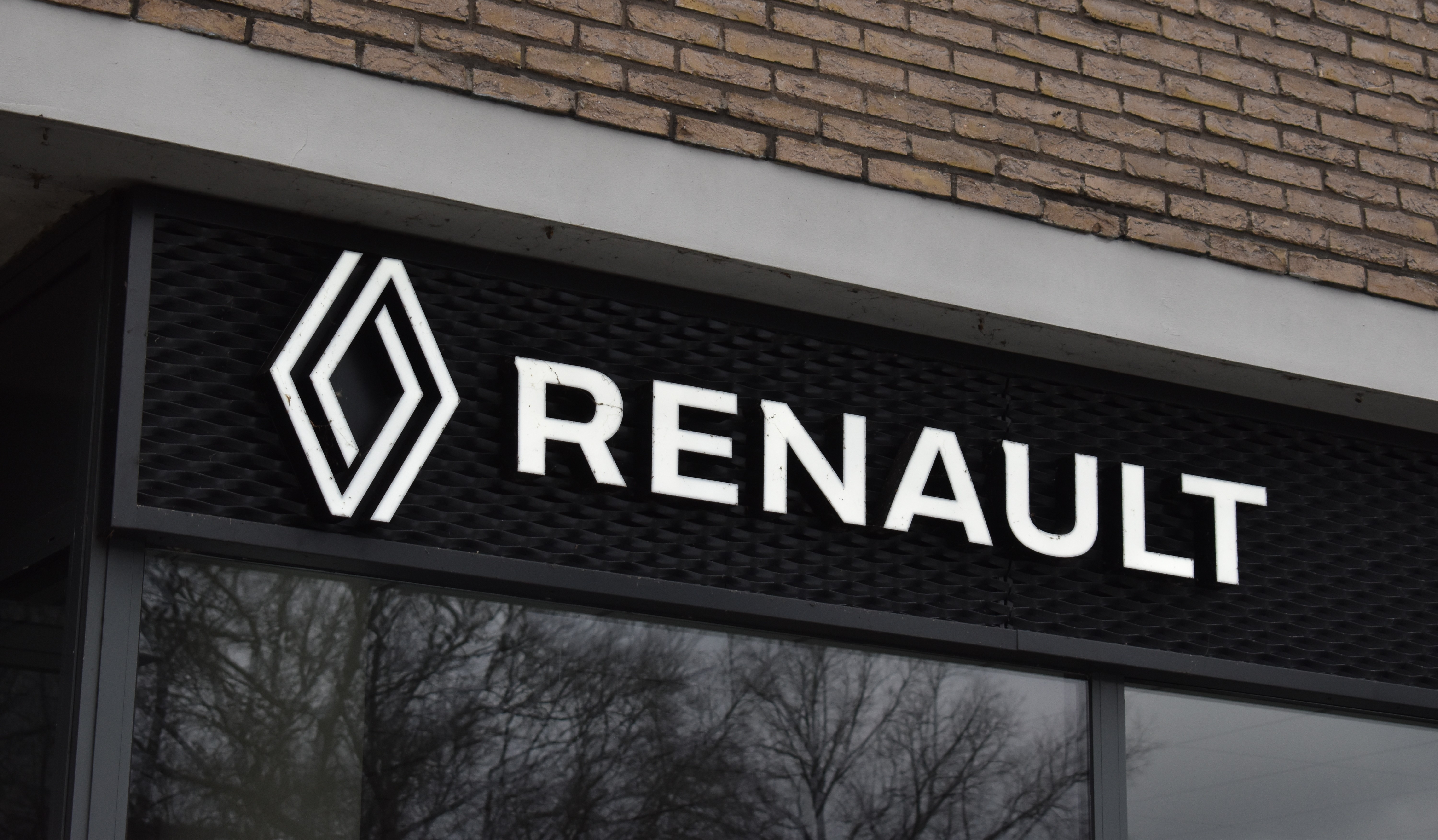 Renault ar putea produce drone în Ucraina. Compania confirmă discuții cu Ministerul Apărării din Franța