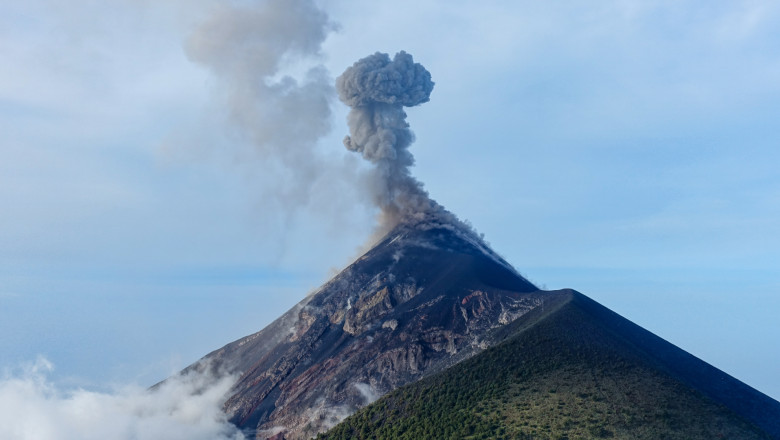 Cenușa din erupțiile vulcanice declanșează formarea norilor cirrus. Cum ar putea afecta echilibrul climatic global