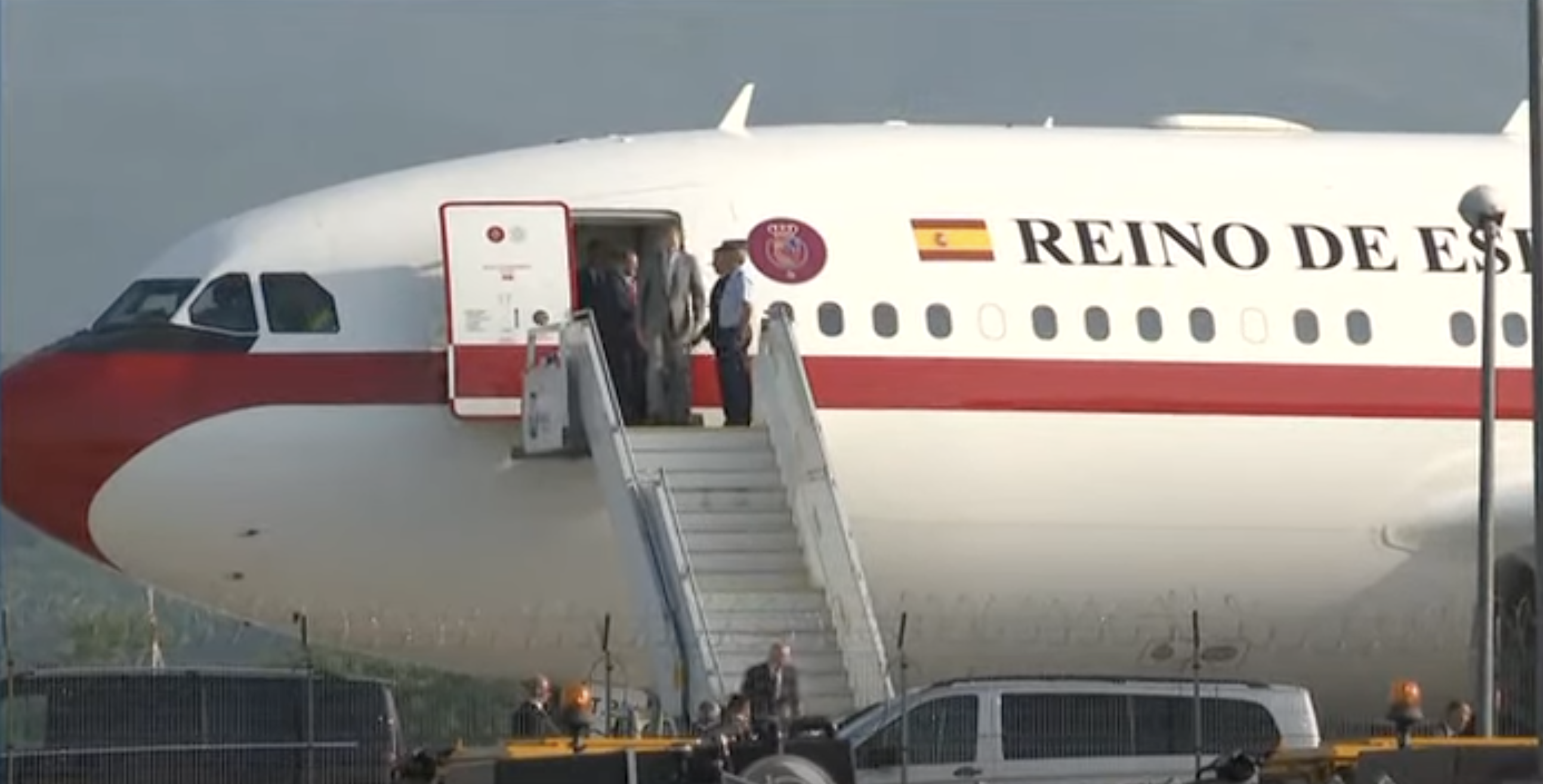 Regele Spaniei, Felipe al VI-lea, a ajuns luni seară la Sibiu. Marți merge la poligonul Cincu, cu președintele Nicușor Dan