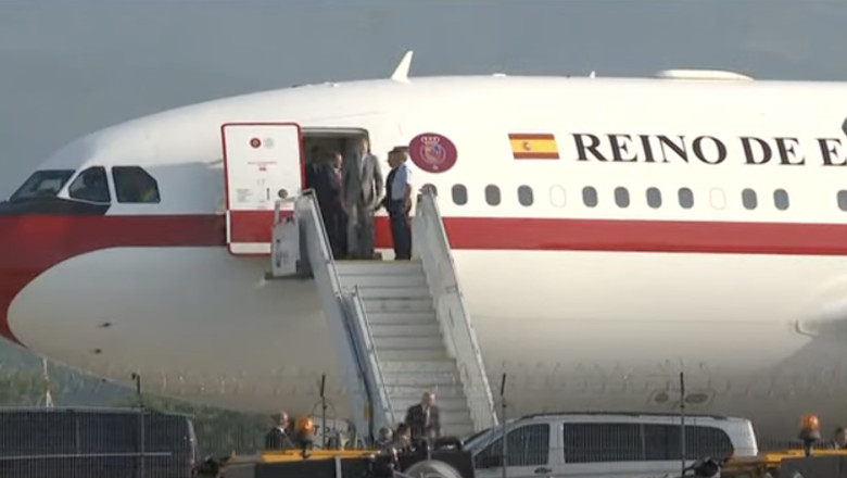 Regele Spaniei, Felipe al VI-lea, a ajuns luni seară la Sibiu. Marți merge la poligonul Cincu, cu președintele Nicușor Dan