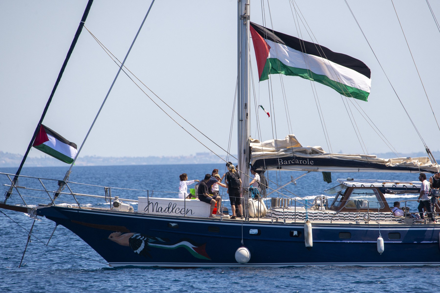 Nava Madleen, cu 12 activişti pro-palestinieni la bord, inclusiv Greta Thunberg, a ajuns în portul israelian Așdod sub pază militară