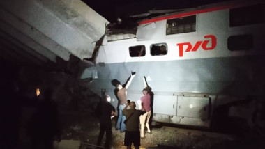 Accident rusia pod tren