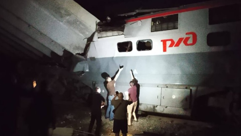 VIDEO  Accident în Rusia: un pod s-a prăbușit peste un tren. Cel puțin șapte oameni au murit