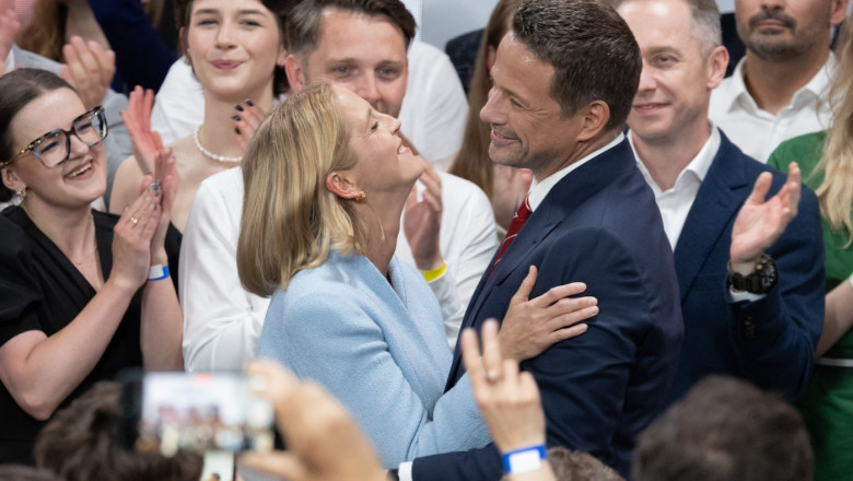 Rafal Trzaskowski și soția sa, după rezultatele exit-poll-urilor în Polonia.