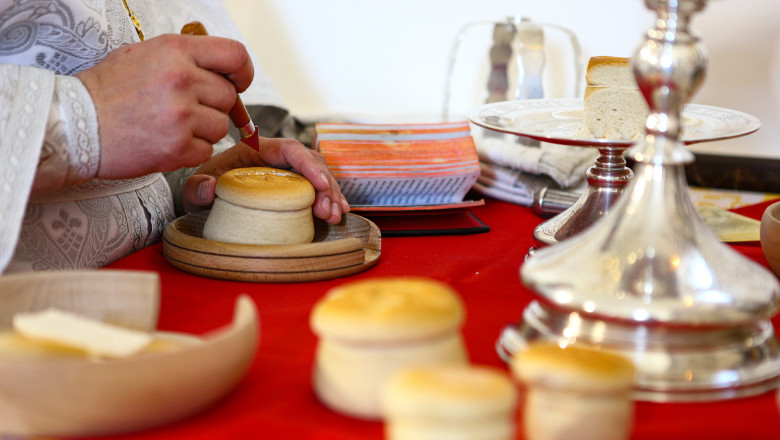Moșii de vară 2025: Ce alimente se împart în Sâmbăta Morților și câte farfurii se dau de pomană înainte de Rusalii