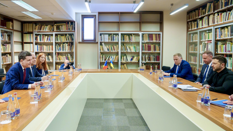 Nicușor Dan și Volodimir Zelenski au avut o întâlnire la summitul B9 de la Vilnius