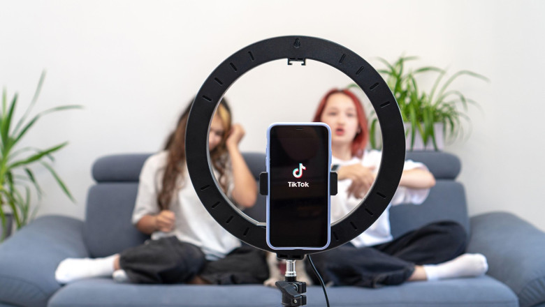 TikTok a retras #SkinnyTok ca urmare a insistențelor Uniunii Europene. Eforturile de a proteja copiii online câștigă teren în Europa