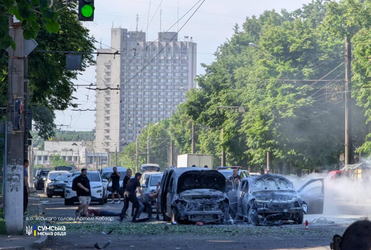 Doi ucraineni au fost uciși și alți 20 răniți după ce rușii au bombardat orașul Sumî