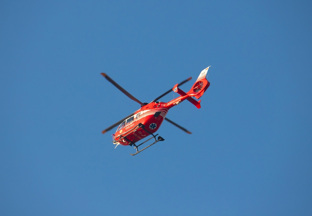 Un bărbat şi un copil au murit după ce s-ar fi electrocutat într-o piscină gonflabilă