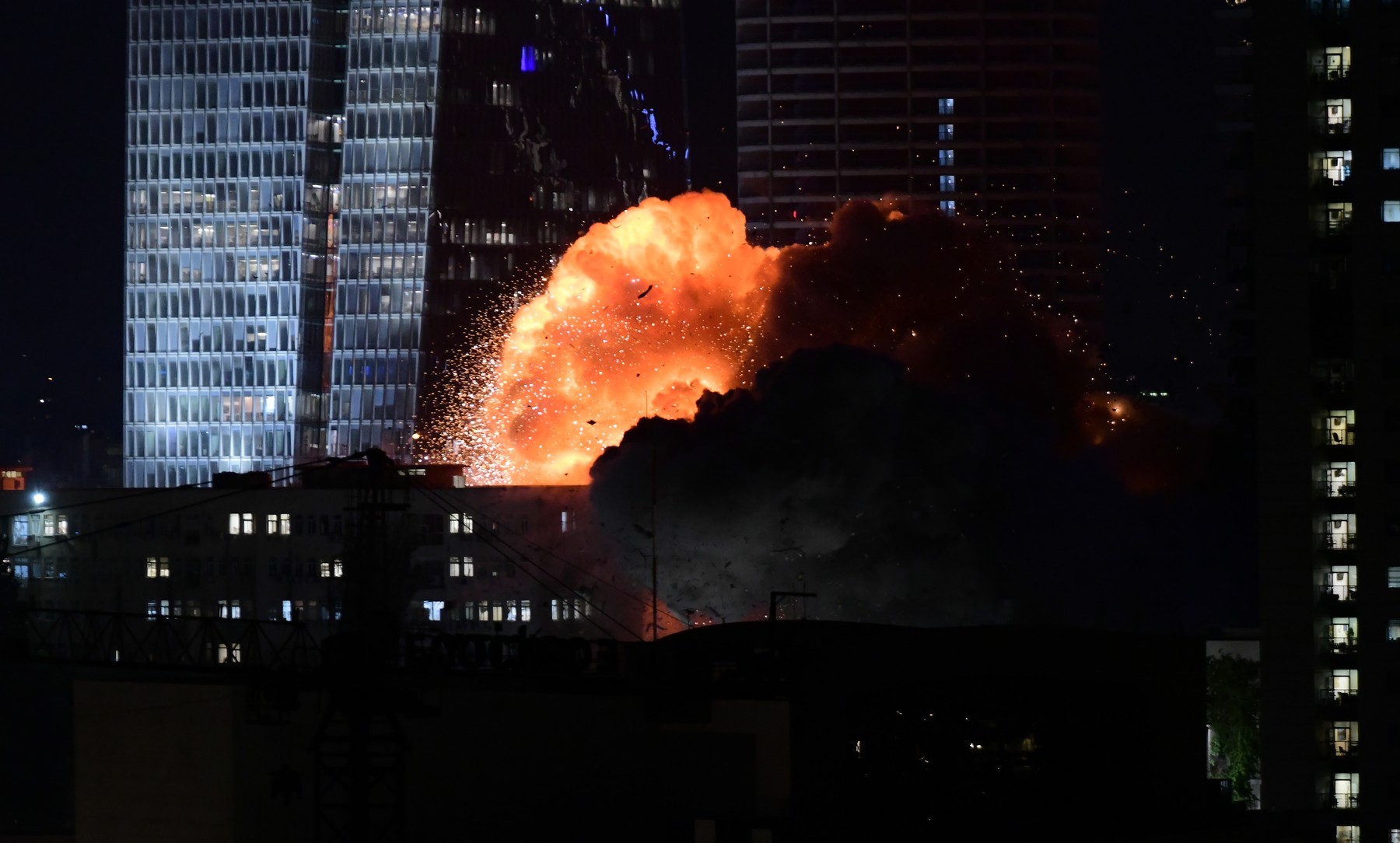 A treia noapte de bombardamente. Zeci de rachete lansate de Teheran asupra Israelului. „Haifa și Tel Aviv, principalele ținte”