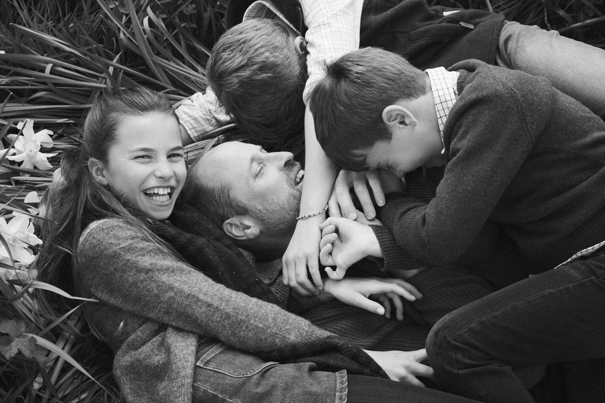 Fotografii de familie cu prințul Wiliam și copiii săi, publicate de Ziua Tatălui. Regele Charles, imagine rară cu tatăl său FOTO