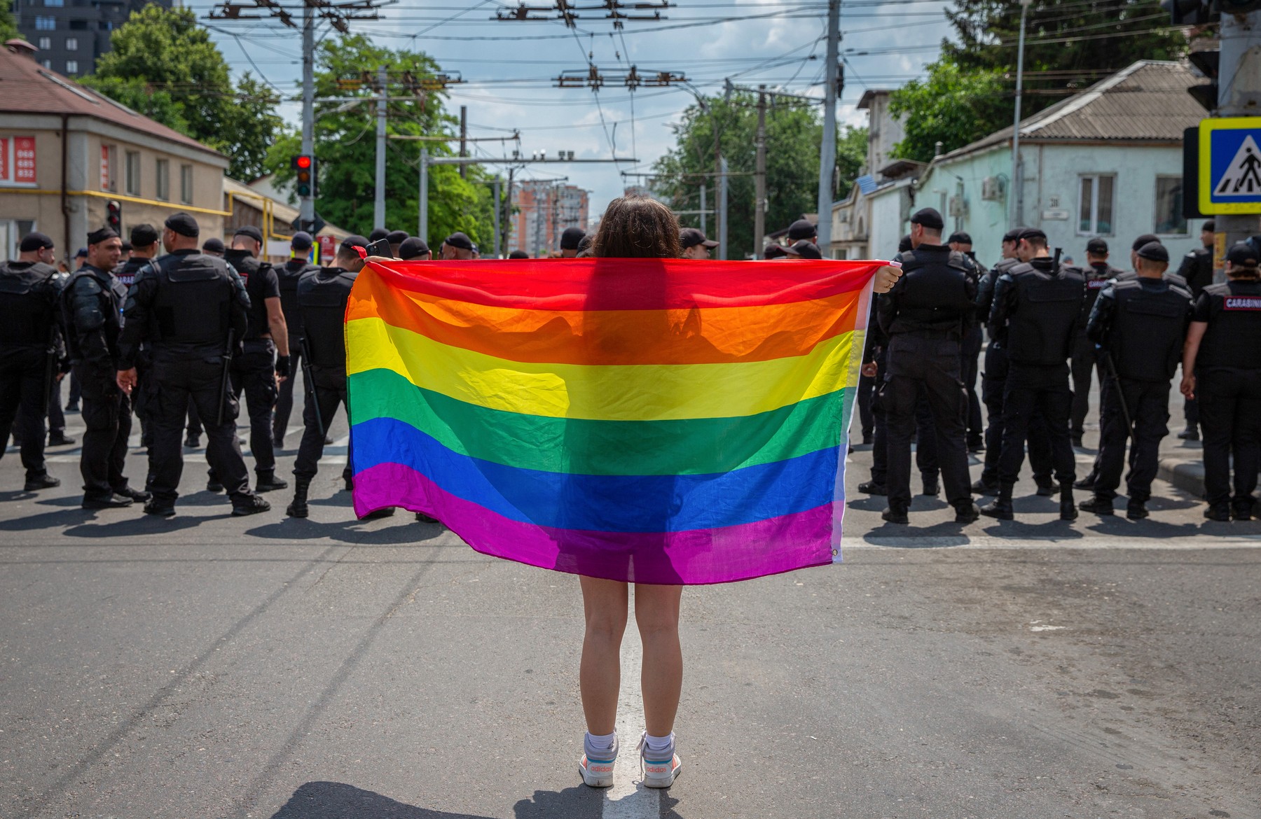 Tensiuni la marşul Pride la Chişinău. Preoţii şi credincioşii au încercat să spargă cordonul poliţiei
