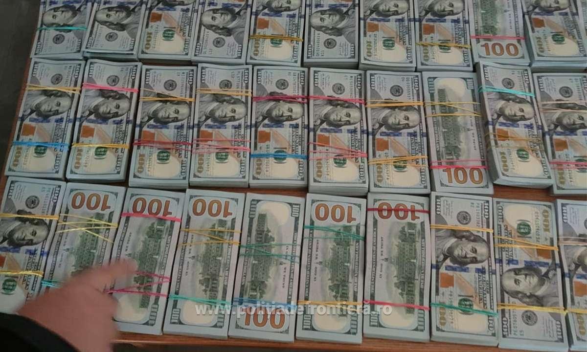 Un cuplu de ucraineni a încercat să intre în țară cu 1,4 milioane de dolari ascunşi sub haine