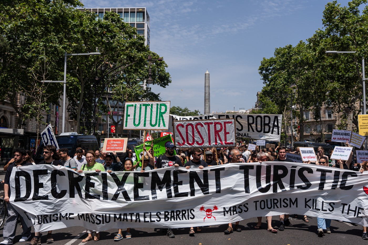 „Vacantele voastre, nenorocirea noastra”: Revolte anti-turism in Barcelona si sudul Europei