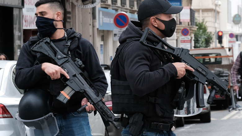 Justiția franceză și dezbaterea despre ce fapte sunt considerate terorism. O crimă inspirată de extrema dreaptă pare să încline balanța
