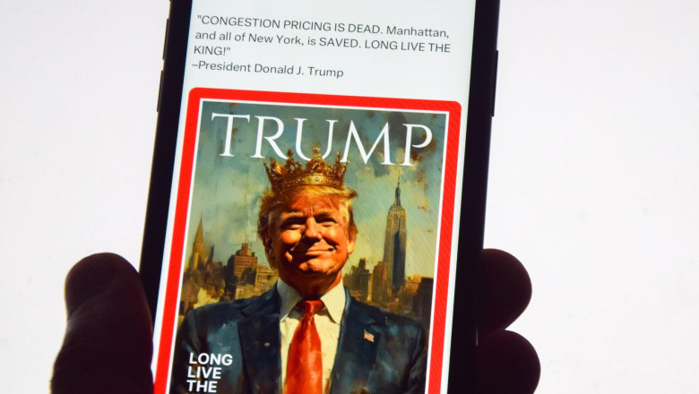 Trump își continua afacerile și lansează un telefon mobil. Cât costă smartphone-ul produs de imperiul miliardarului