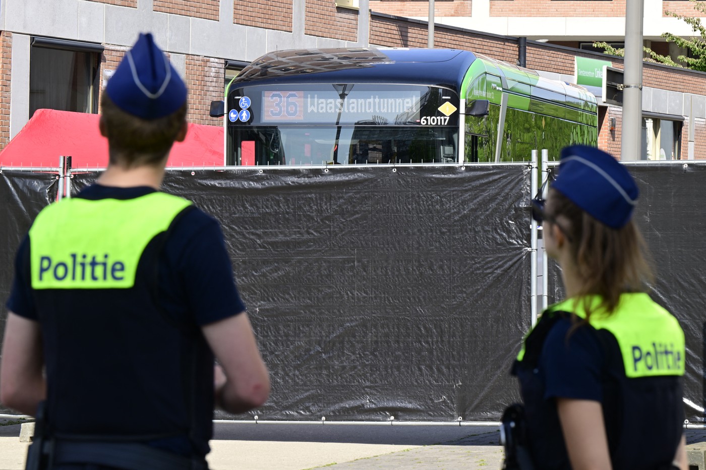 Un bărbat a început să atace cu cuțitul la întâmplare pasagerii dintr-un autobuz în Belgia: Un mort și doi răniți