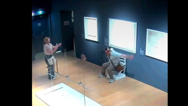 VIDEO „Coşmarul oricărui muzeu”: Momentul în care un turist se aşază pe o operă de artă la Verona şi o distruge