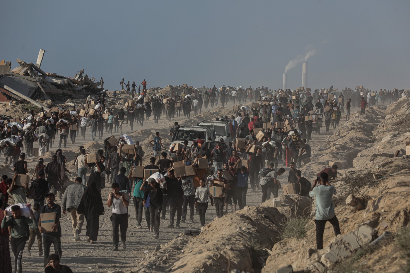 Zeci de morți și sute de răniți în Gaza, lângă un centru de ajutoare umanitare. „Am mers ca să ne hrănim copiii, dar a fost o capcană”