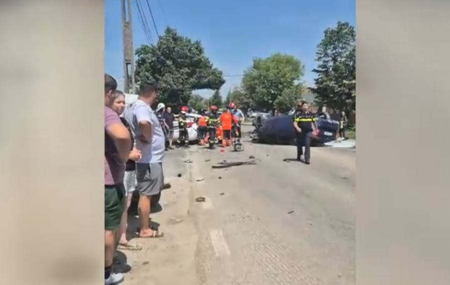 Un copil de 11 ani a murit, după un accident în care au fost implicate patru mașini