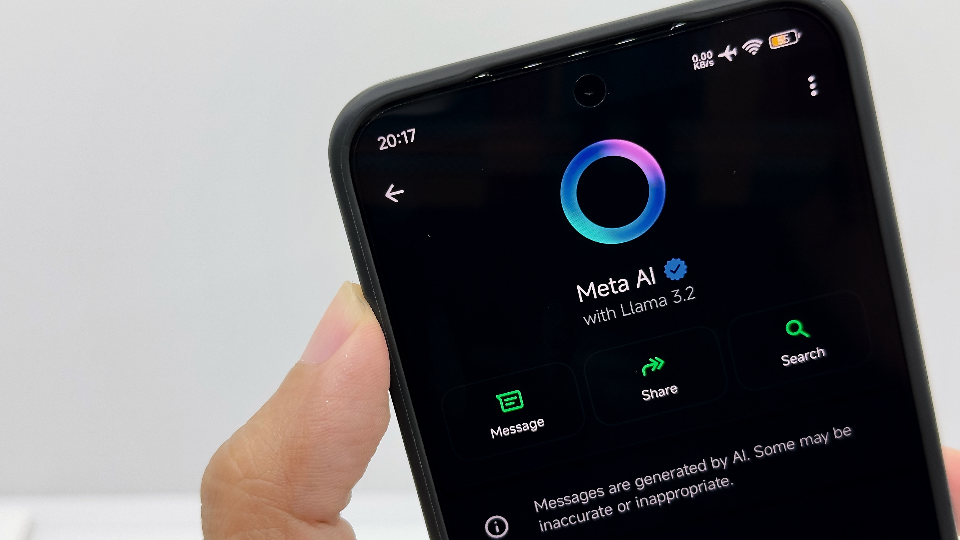 Discuțiile cu chatbot-ul AI al Meta sunt publice pentru utilizatorii aplicației: detalii intime și informații sensibile pot fi accesate