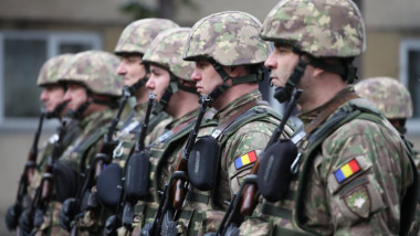 militari români