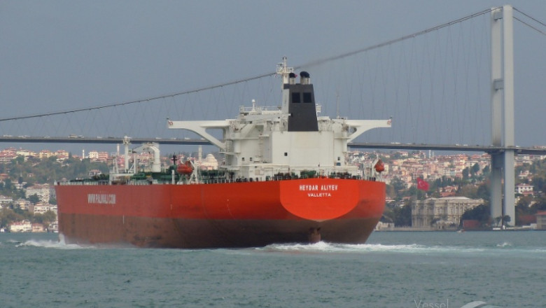 Un petrolier s-a ciocnit cu alte două nave în apropiere de Strâmtoare Ormuz. 24 de persoane au fost evacuate