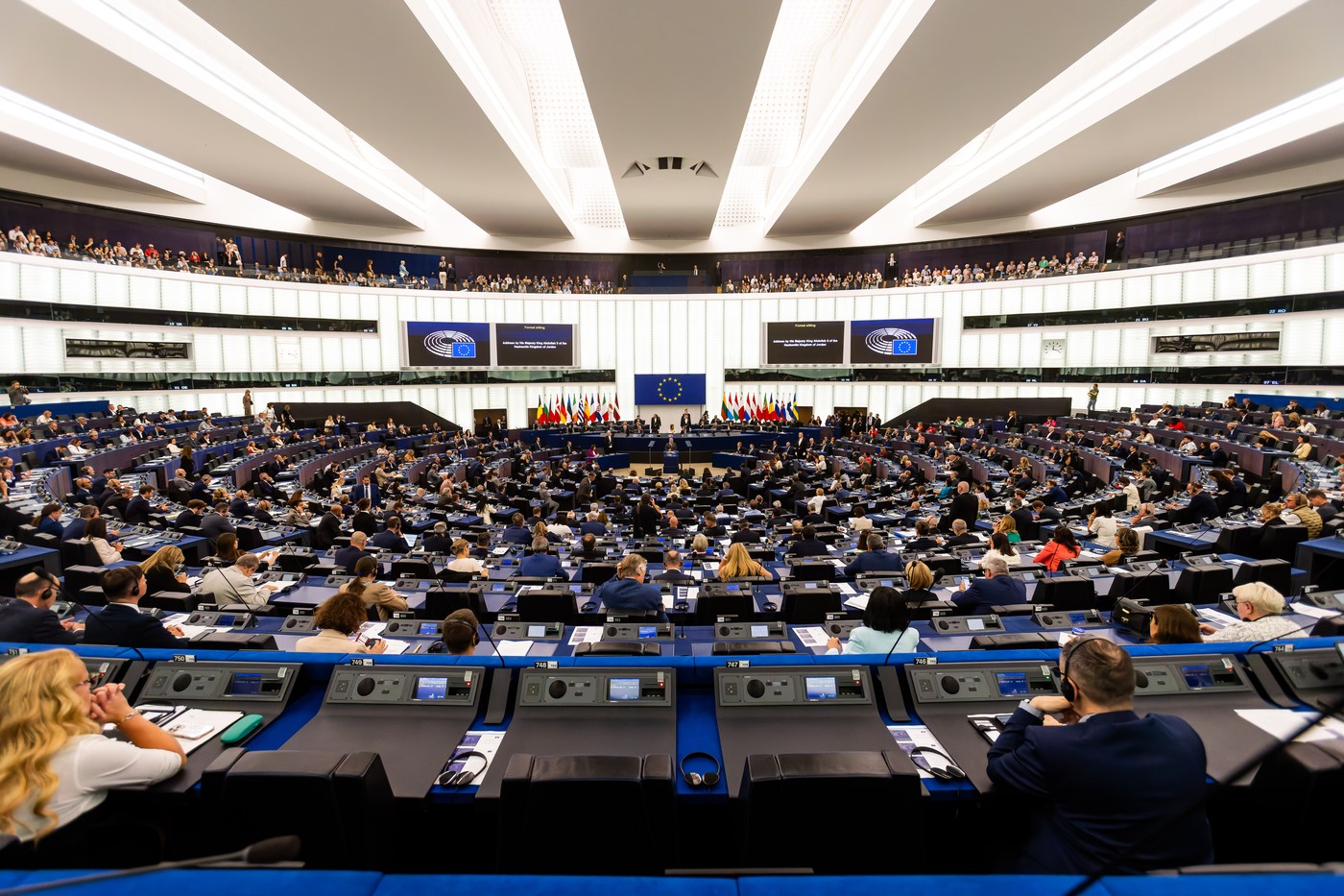 Parlamentul European va accelera acordarea unui împrumut de sprijin pentru Ucraina