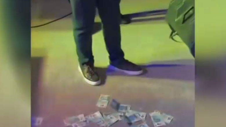 VIDEO  Un primar PSD aruncă cu bani la o petrecere cu manele de zilele comunei: „30 de milioane de la mine pentru voi, tată-ă-ă, fără număr”