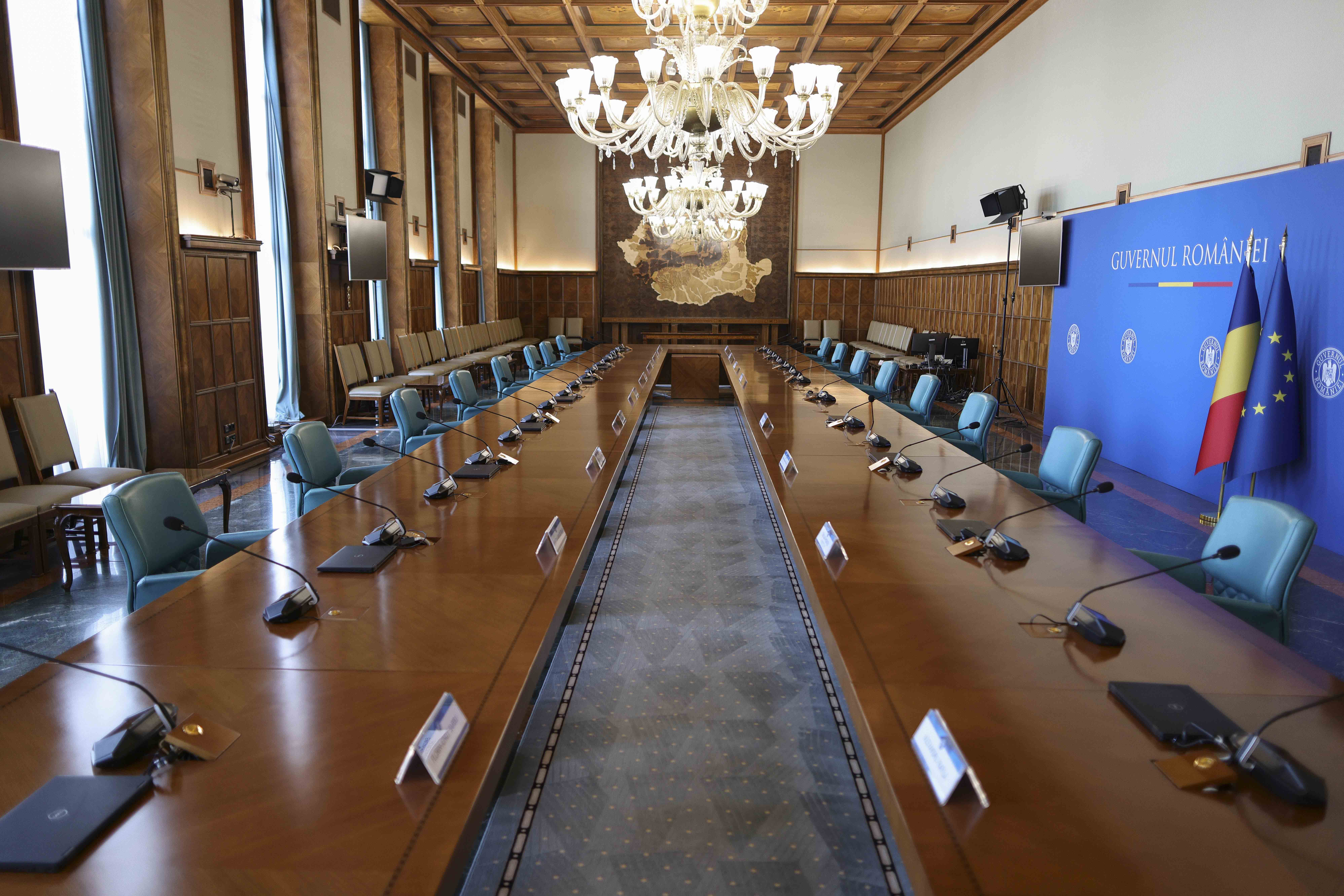 Întâlnire între Ilie Bolojan, sindicate și patronate. Mediul de afaceri avertizează: „Măsurile de relansare nu ajung la multe IMM-uri”