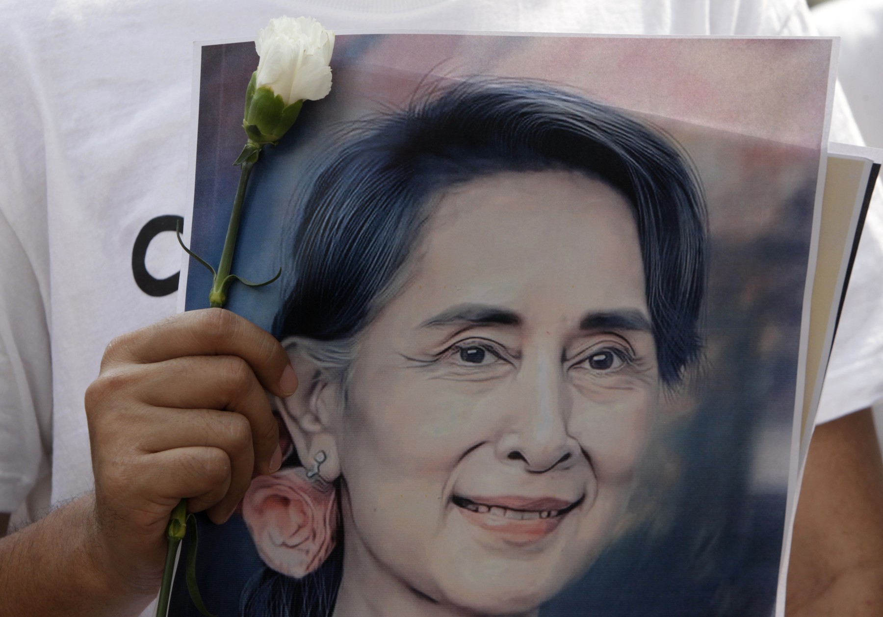 Imagini rare și detalii în premieră din viața de după gratii a controversatei laureate a premiului Nobel pentru pace Aung San Suu Kyi