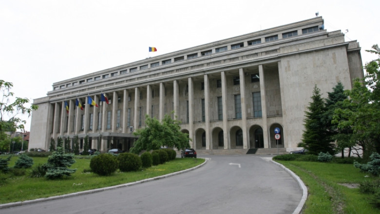 Palatul Victoria, iluminat sâmbătă în culorile Uniunii Europene. Mesajul Guvernului de 9 mai