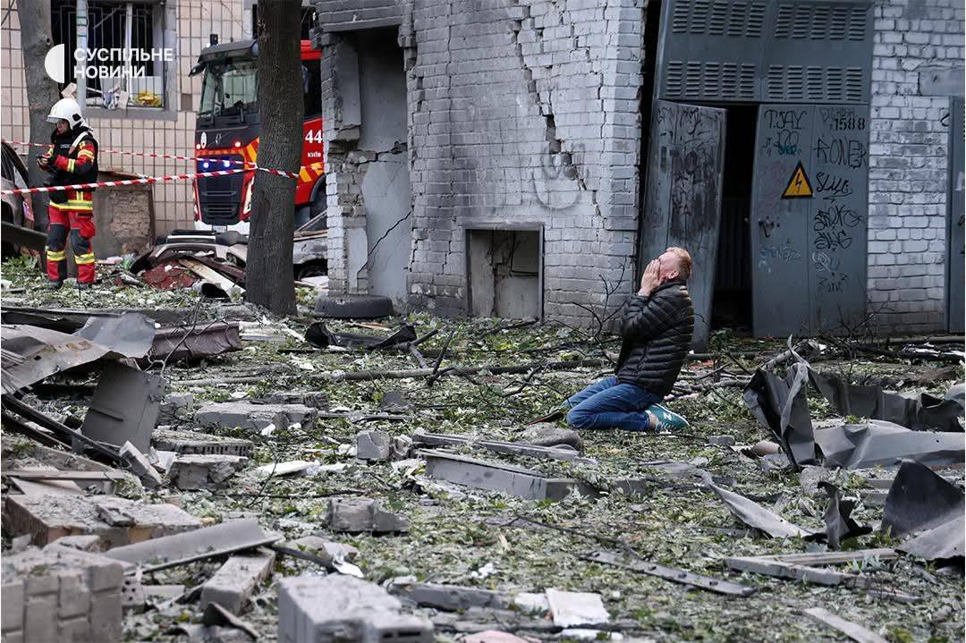 Ambasada Ucrainei la București a deschis Cartea de Condoleanțe după atacul Rusiei asupra Kievului. Ce mesaj a scris Nicușor Dan